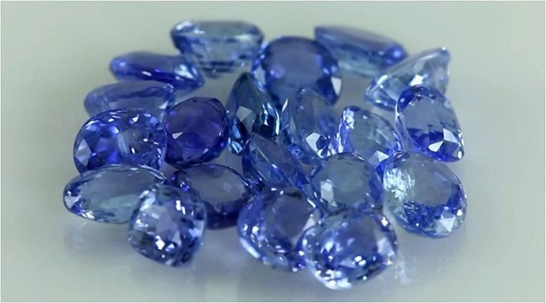 Kerala's best Astrologer and Gemologist Blue Sapphire birthstone at an affordable price